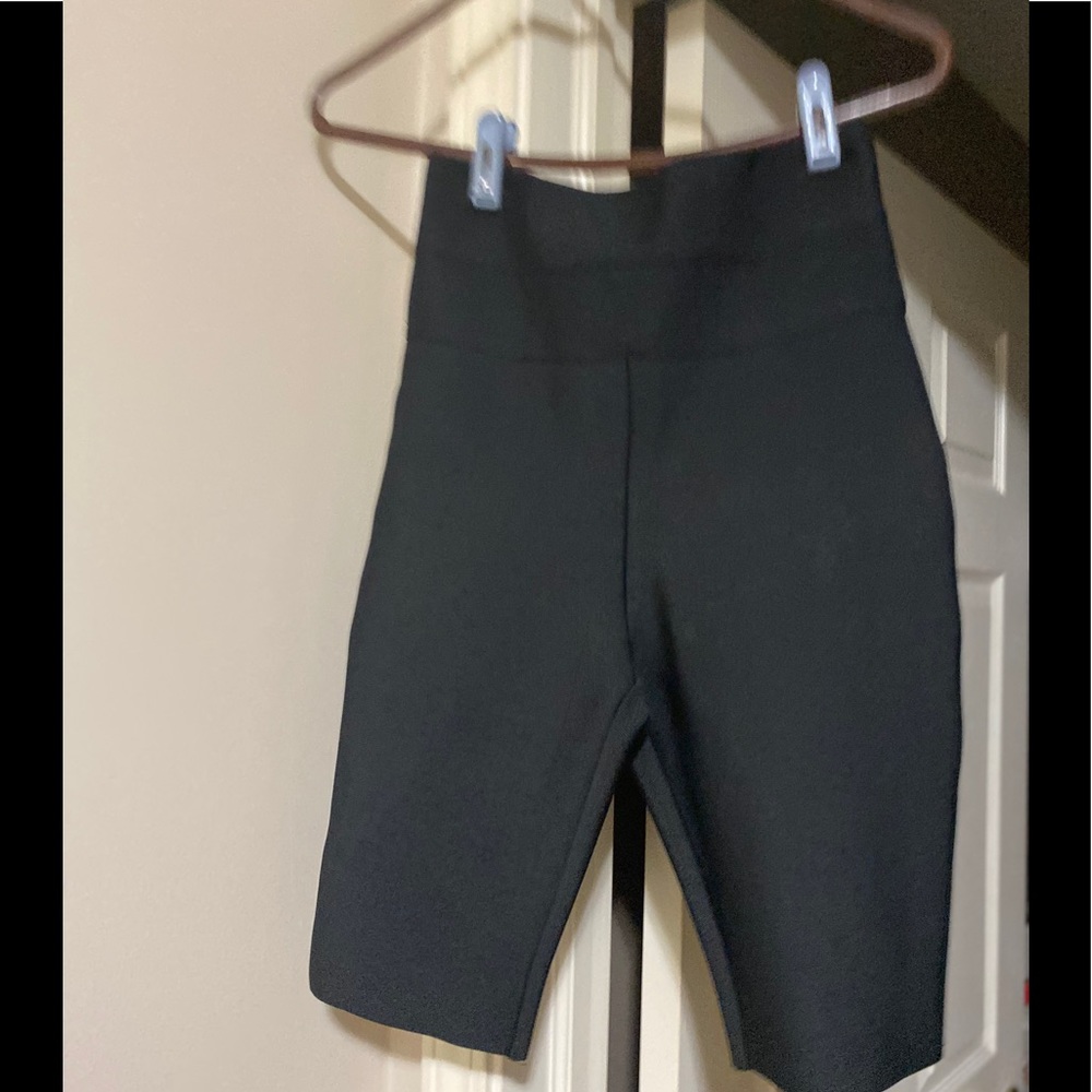 Brand New Fitted Capri pants